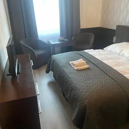 Maroon 3* Пьештяни