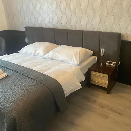 Maroon 3* Пьештяни